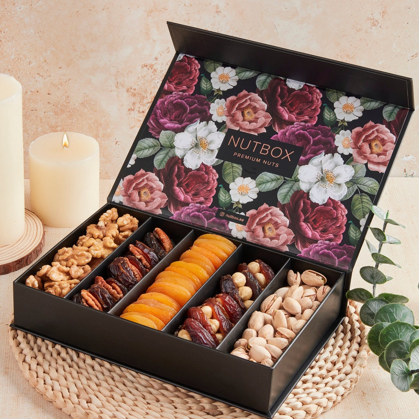 Small Nuts & Filled Dates Nutbox